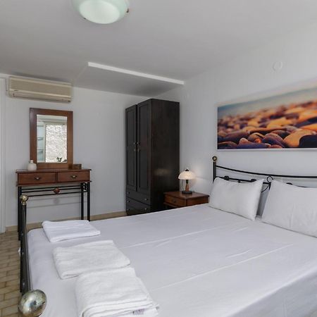 Areti'S Milos Guesthouses Adamantas  Exterior photo