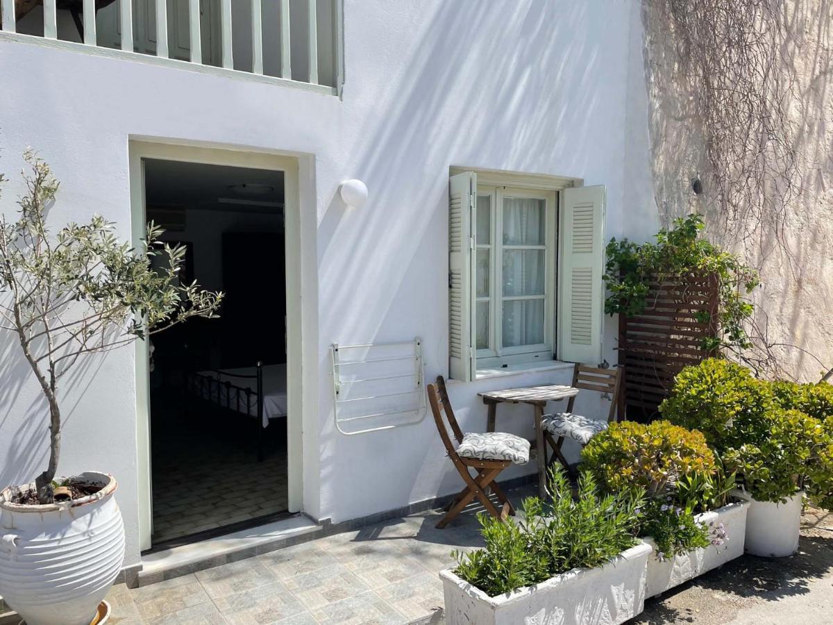Areti'S Milos Guesthouses Adamantas  Exterior photo