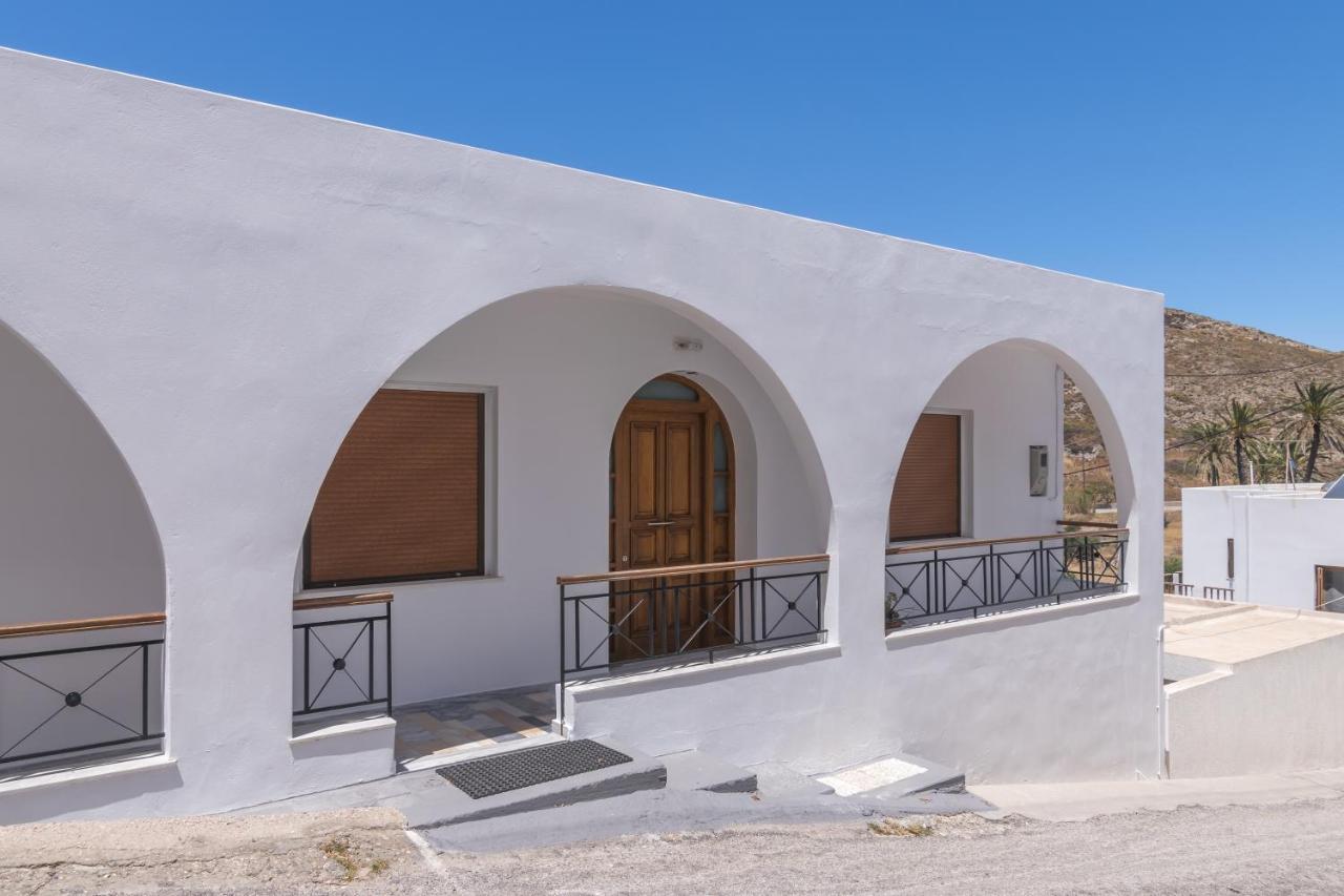 Areti'S Milos Guesthouses Adamantas  Exterior photo