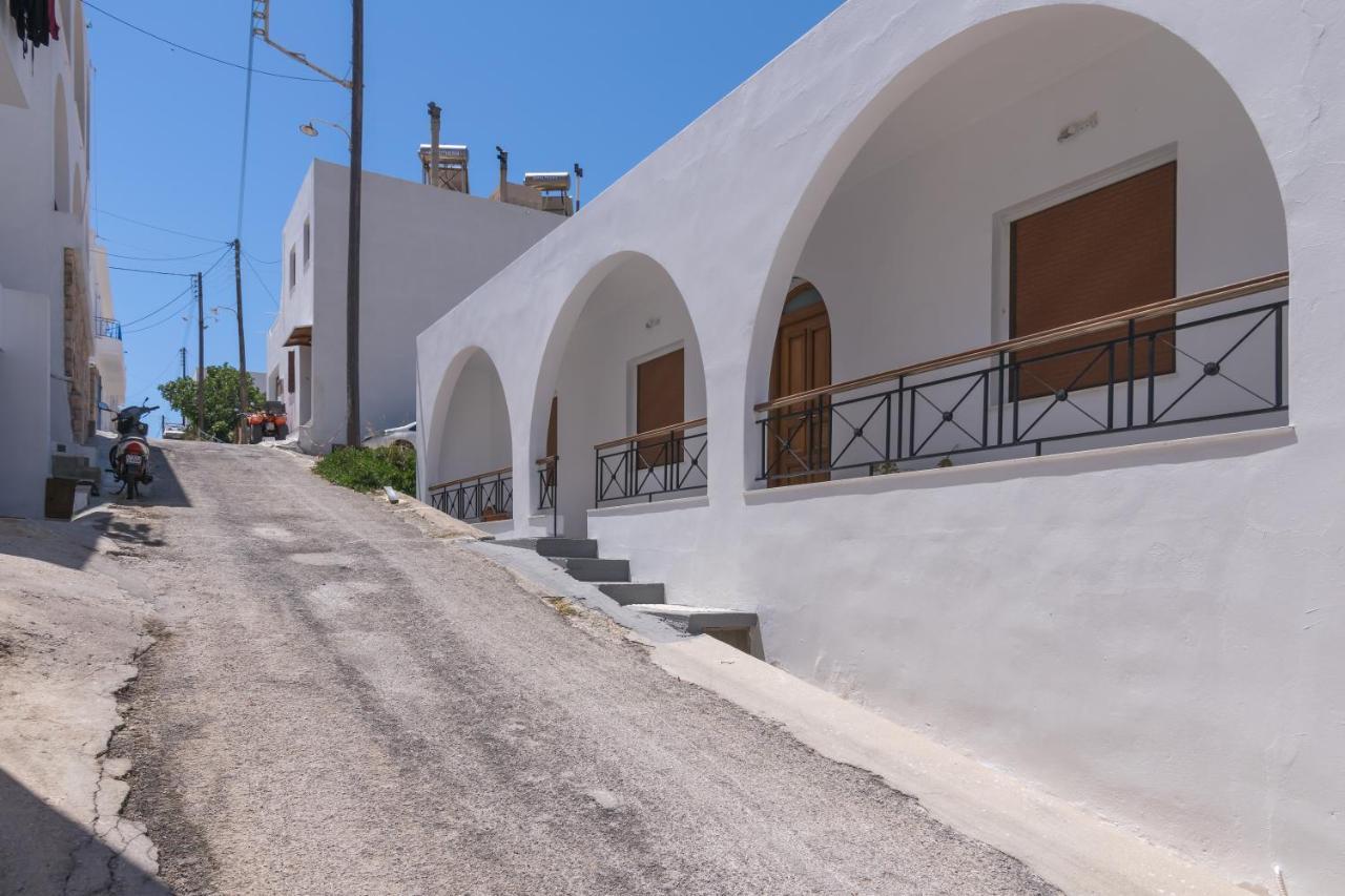 Areti'S Milos Guesthouses Adamantas  Exterior photo