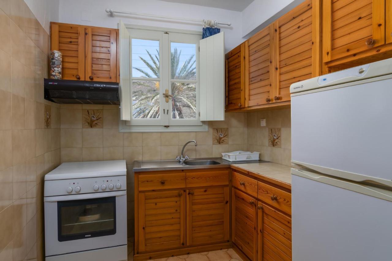 Areti'S Milos Guesthouses Adamantas  Exterior photo