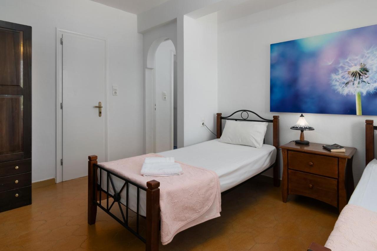 Areti'S Milos Guesthouses Adamantas  Exterior photo