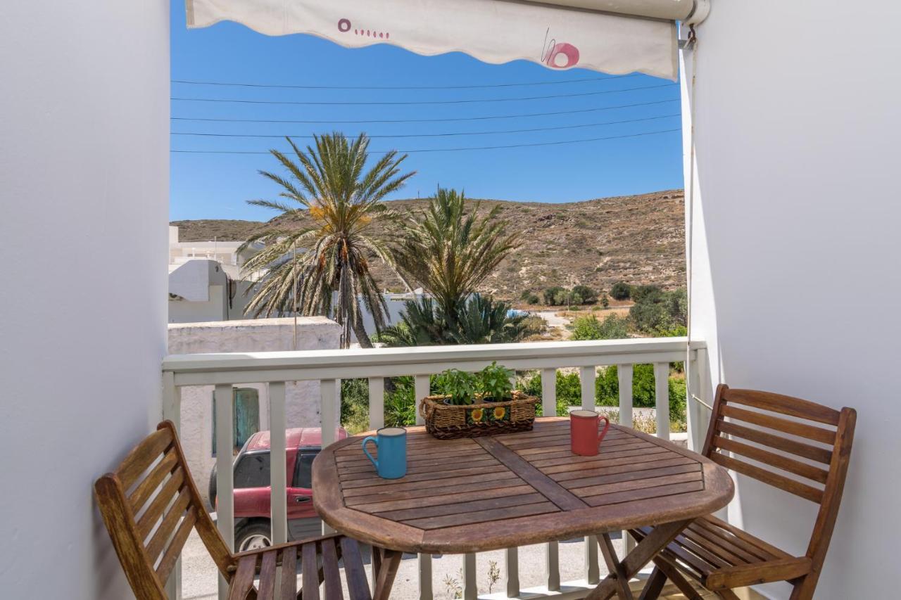 Areti'S Milos Guesthouses Adamantas  Exterior photo