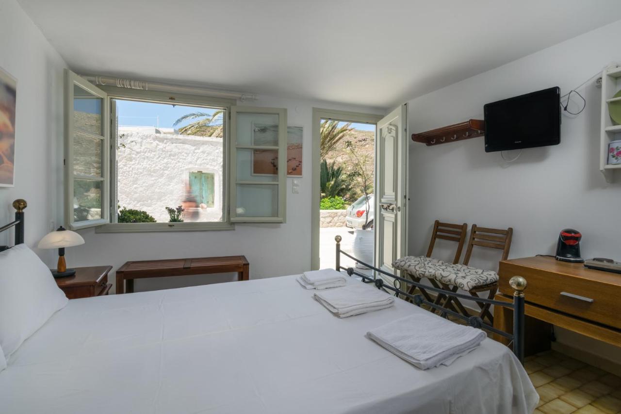 Areti'S Milos Guesthouses Adamantas  Exterior photo