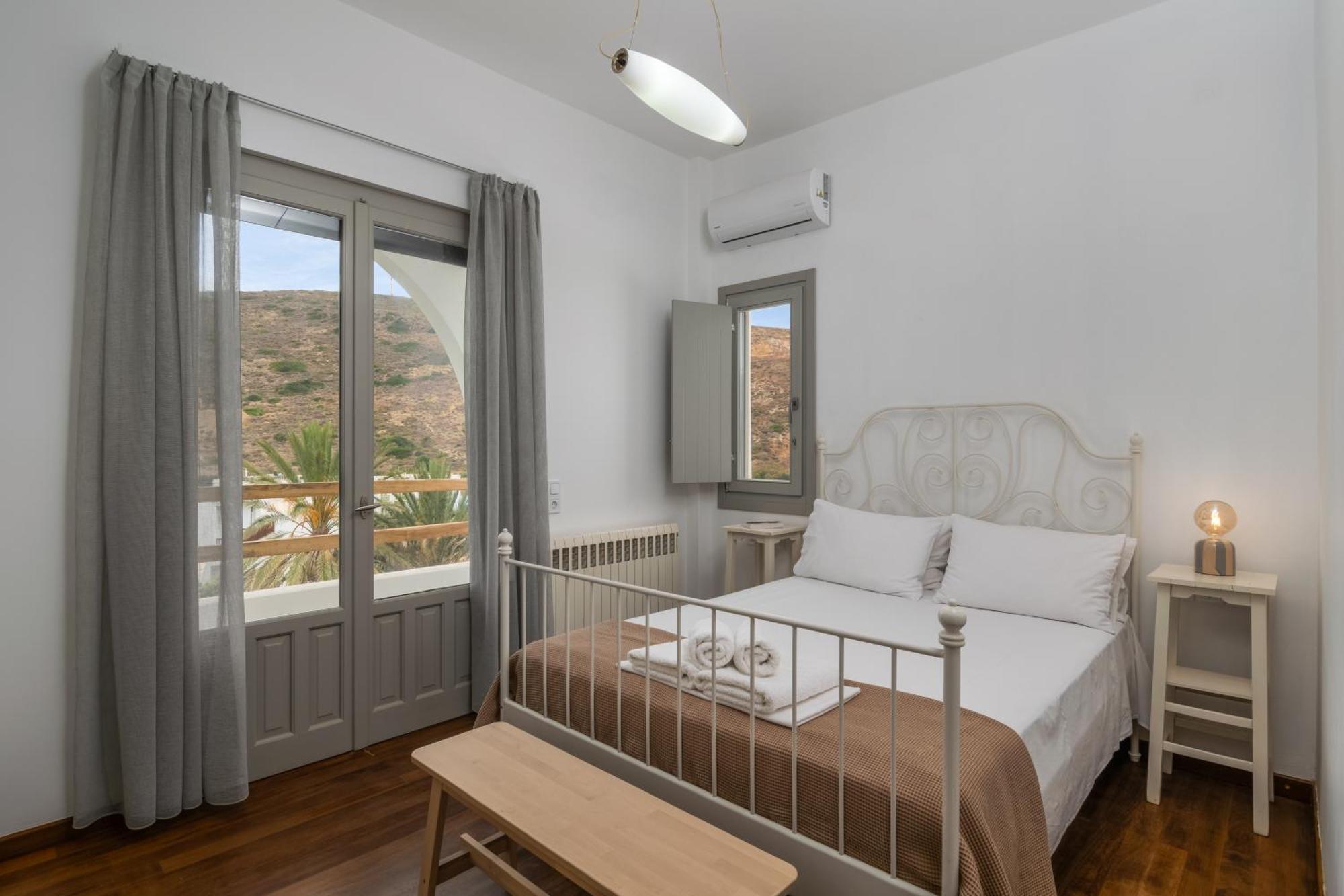 Areti'S Milos Guesthouses Adamantas  Exterior photo