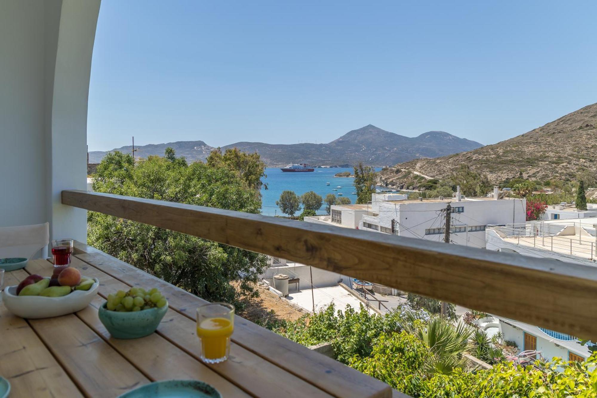 Areti'S Milos Guesthouses Adamantas  Exterior photo
